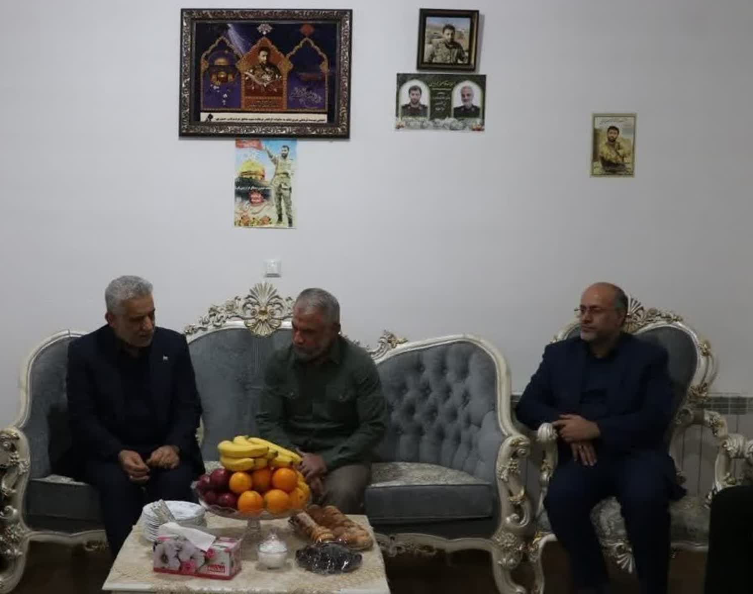 دیدار استاندار گیلان با خانواده شهید مرتضی حسین پور 