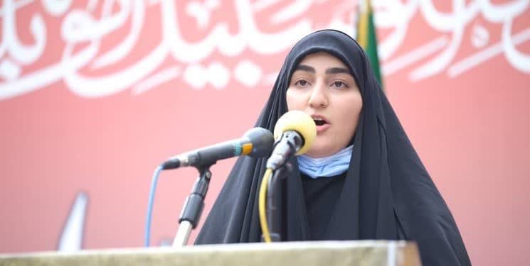 زینب سلیمانی دختر شهید قاسم سلیمانی در مراسم سالروز شهادت حسین پور. شلمانی