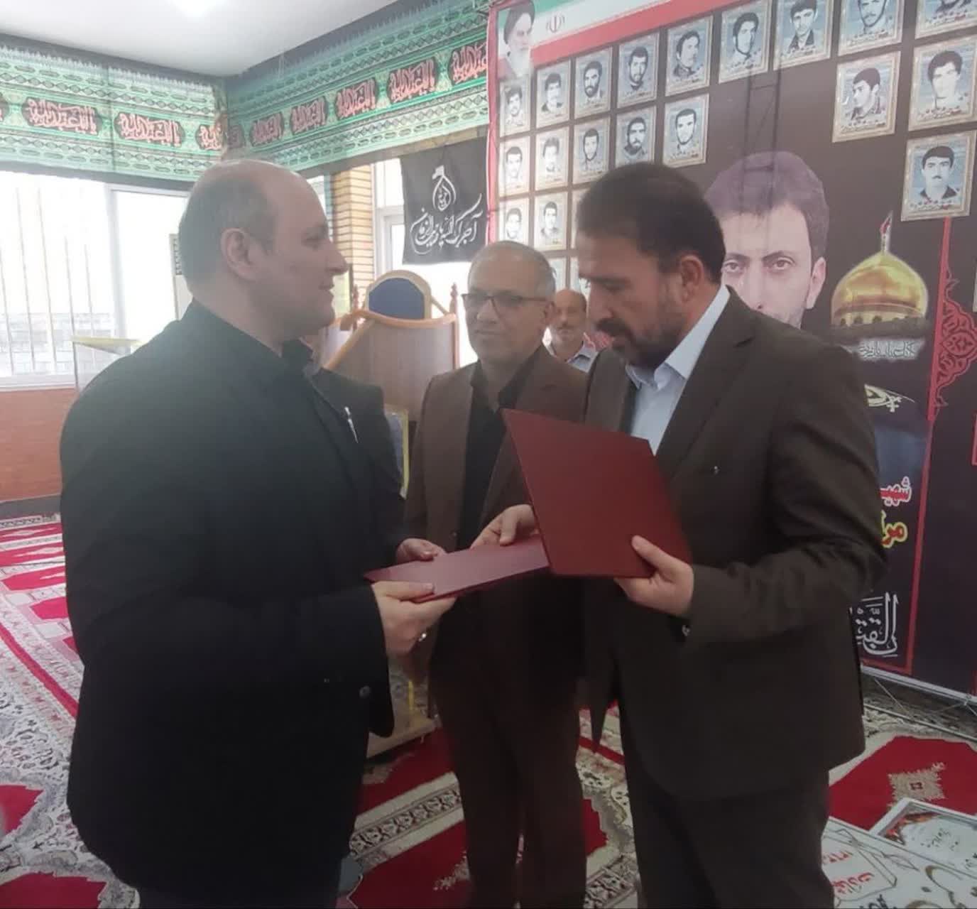 طی مراسمی از دکتر ایمان نیک بین بعنوان شهردار شلمان معارفه شد
