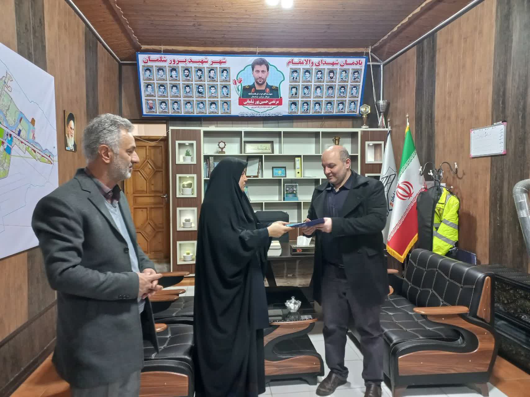 تقدیر مدیر کل کتابخانهای استان گیلان از اعضای شورای شهر و شهردار شلمان