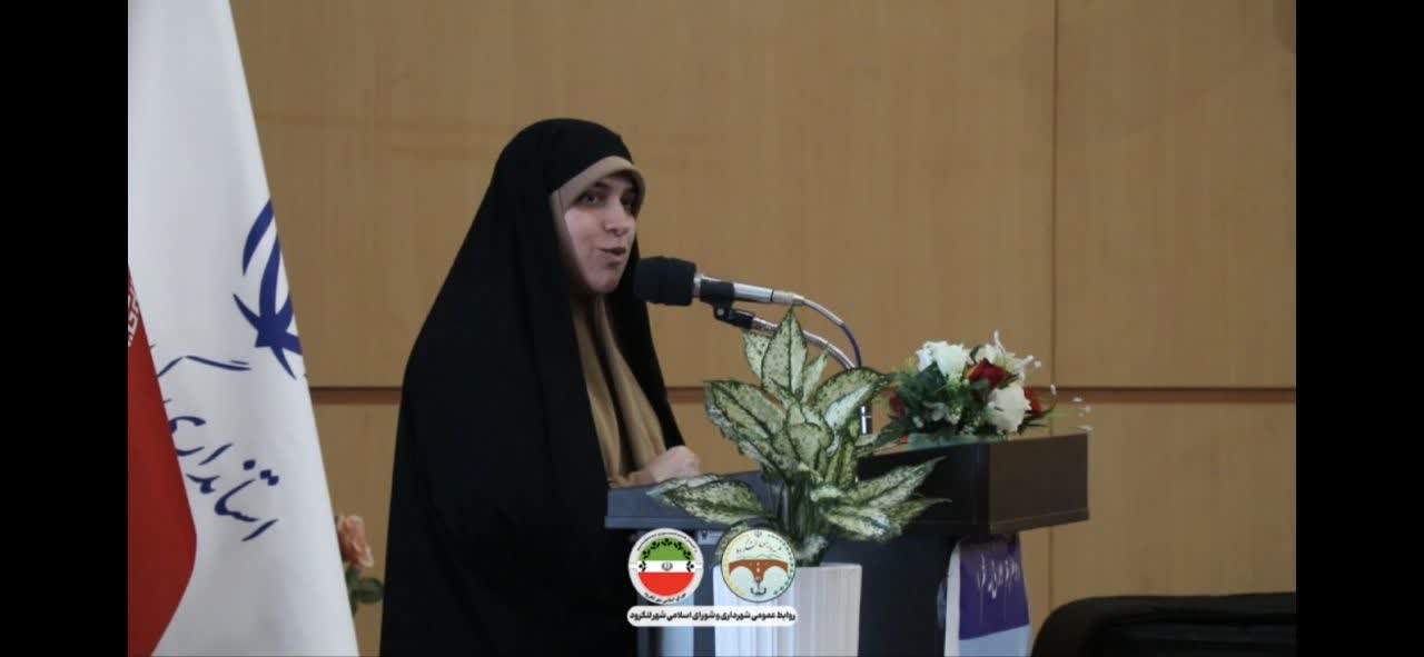 سخنرانی لیلا رمضانی عضو شورای شهر لنگرود درمراسم تجلیل استانداری از شواری شهر 