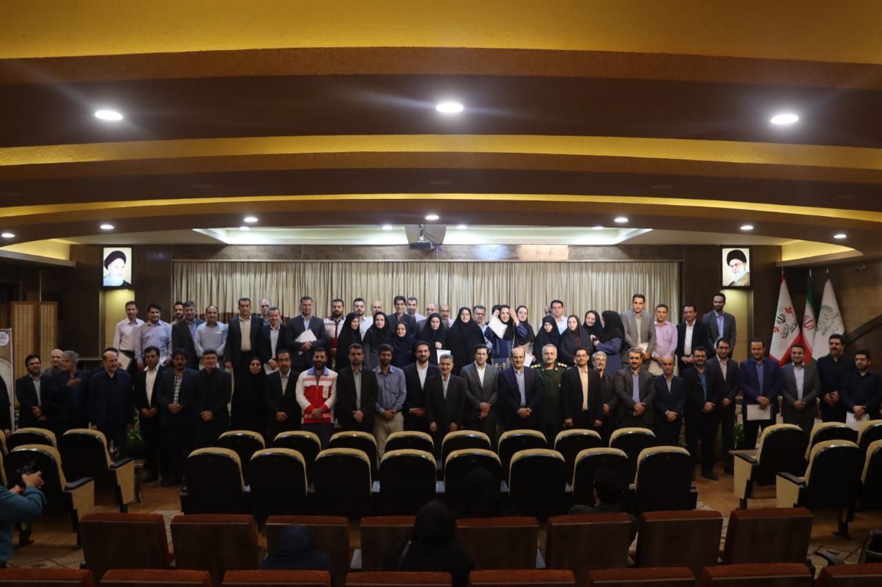 تجلیل از کارمندان نمونه شهرداری لاهیجان 