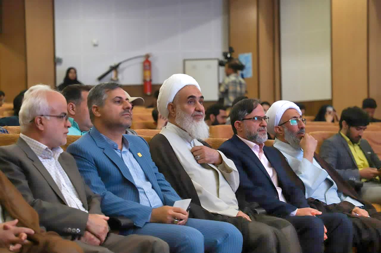 راه اندازی کانون شعر و ادب در دانشگاهها مورد توجه قرار گیرد