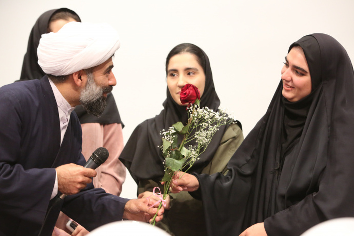 به همت بسیج دانشجویی دانشگاه آزاد اسلامی قزوین برگزار شد؛ برگزاری مراسم جشن ولادت حضرت فاطمه معصومه (س) و گرامی داشت روز دختر