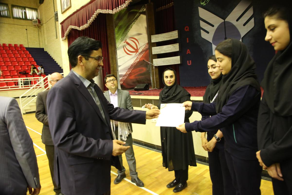 با حضور سرپرست دانشگاه آزاد اسلامی استان قزوین برگزار شد؛ مراسم اختتامیه مسابقات قهرمانی بدمینتون دانشجویان دانشگاه های آزاد اسلامی سراسر کشور