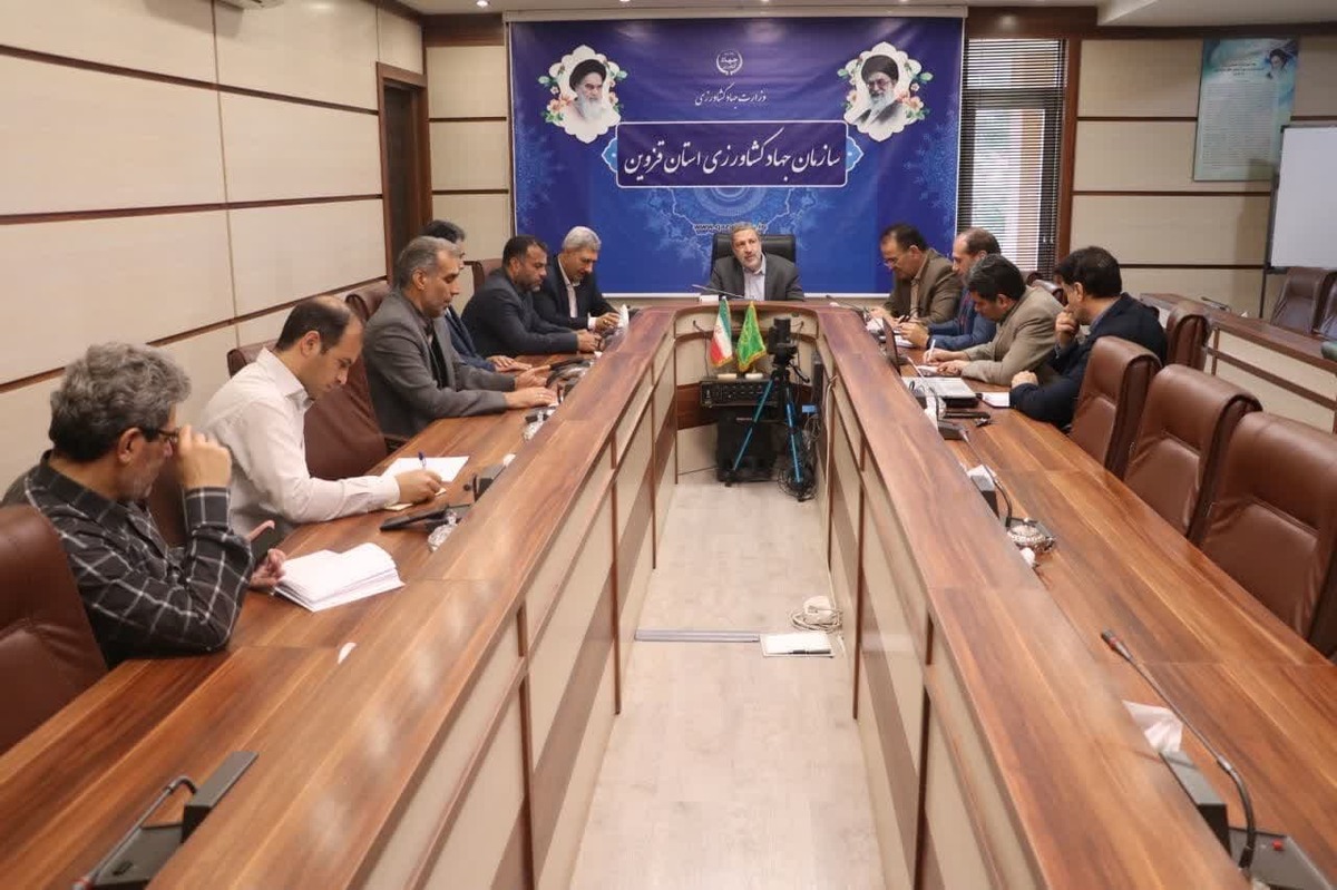 معاون برنامه ریزی وامور اقتصادی سازمان جهاد کشاورزی خبرداد: معرفی ۸۲۰ بهره بردار بخش کشاورزی برلی دریافت تسهیلات از محل تبصره ۱۶ قانون بودجه به بانک های عامل
