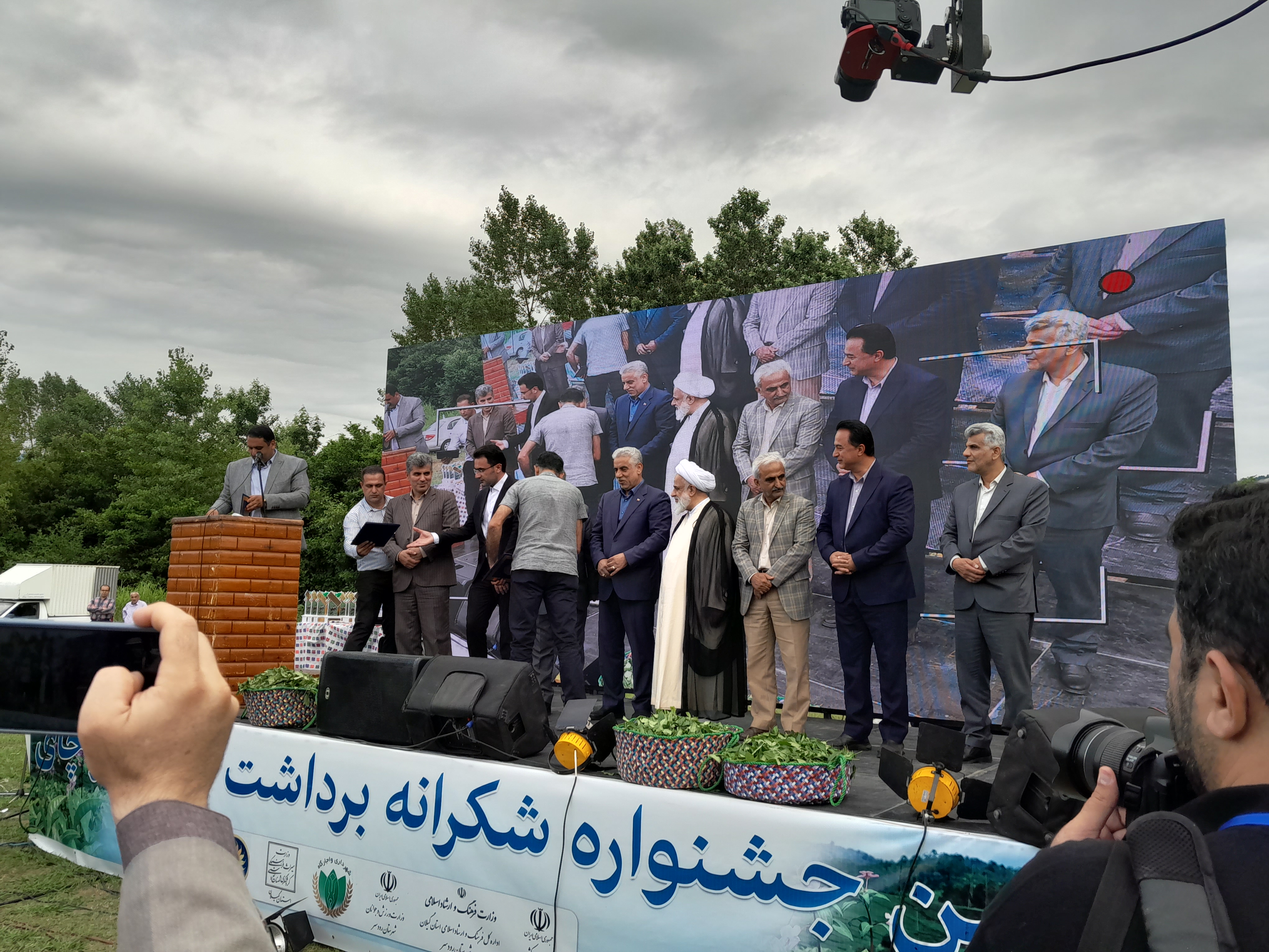 اولین جشنواره شکرانه چای درشهر واجارگاه با استقبال بی نظیر مردم برگزارشد
